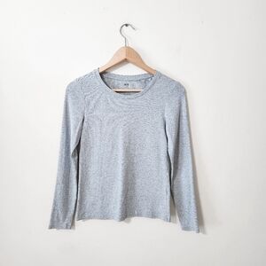 Uniqlo Grey Long Sleeve crew neck T-shirt size XS